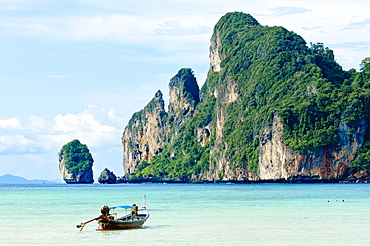 Fishing boat on Ko Phi Phi Island, Andaman Sea, Thailand, Southeast Asia, Asia