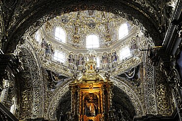 Mexico, Puebla, Baroque Capilla del Rosario or Rosary Chapel in the Church of Santo Domingo. Ornately decorated interior with gilded stucco and onyx stonework.