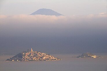 Mexico, Michoacan, Patzcuaro, Early morning misty view of Lago Patzcuaro with Isla Janitzio.