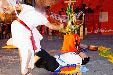 Mexico, Bajio, Guanajuato, Street theatre performance during the Cervantino cultural festival.