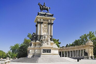 Spain, Madrid, Monument to King Alfonso XII in Parque El Buen Retiro.