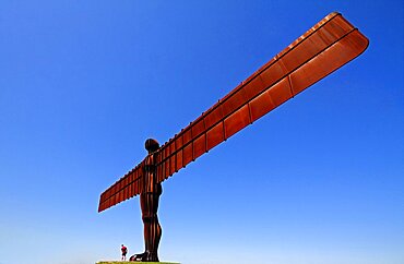 England, Tyne and Wear, Gateshead, Angel Of The North Steel Sculpture Standing 20 Metres High Designed By Antony Gormley Man Standing At Base With Child.