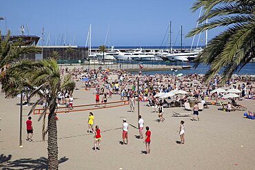 Spain, Catalonia, Barcelona, Barceloneta, Playa de St Sebastia, view along beach toward Port Olimpic.