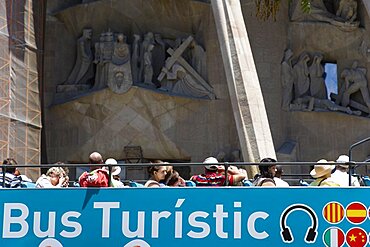 Spain, Catalonia, Barcelona, Tourists on a bus viewing the basilica church of Sagrada Familia deisigned by Antoni Gaudi in the Eixample district.