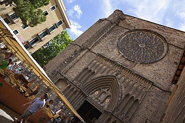 Spain, Catalonia, Barcelona, Art and farmers market in Placa del Pi next to Santa Maria del Pi church.