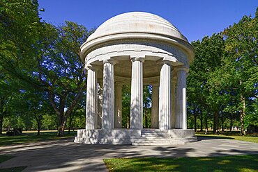 USA, Washington DC, National Mall, District of Columbia War Memorial consisting of a circular peristyle Doric temple.