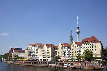 Germany, Berlin, Mitte, Fernsehturm seen from across River Spree.