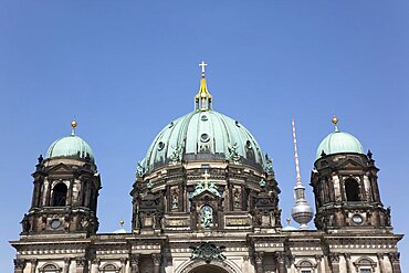 Germany, Berlin, Mitte, Museum Island, Cathedral with Fernsehturm TV Tower behind.