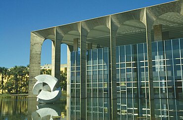 BRAZIL Federal District Brasilia Hamarati Palace  housing the Foreign Office  with modern sculpture on water outside