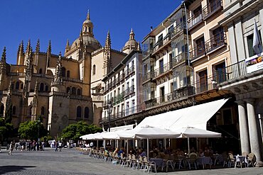 Spain, Castille-Leon, Segovia, Cafes in the Plaza Mayor, with the Cathedral to the left.