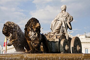 Spain, Madrid, Statue of Cibeles at Plaza de la Cibeles.