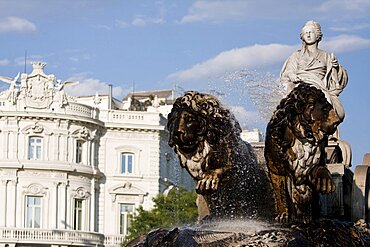 Spain, Madrid, Statue of Cibeles at Plaza de la Cibeles.