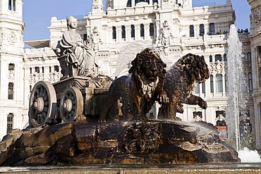 Spain, Madrid, Statue of Cibeles at Plaza de la Cibeles.