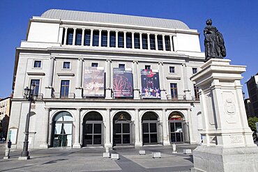 Spain, Madrid, Statue of Isabel II in front of the Teatro Real.