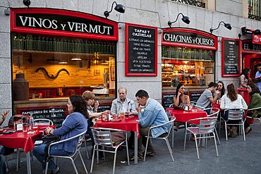 Spain, Madrid, Tapas bar on Calle de las Huertas.