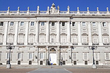 Spain, Madrid, exterior of the Palacio Real.