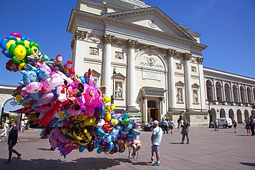 Poland, Warsaw, Old Town, Krakowskie Przedmiescie, Balloon Vendor.