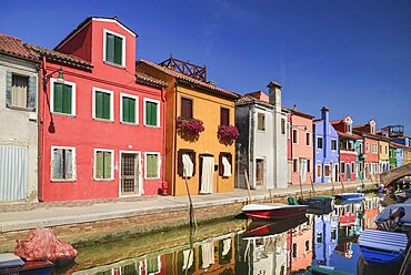 Italy, Veneto, Burano Island, Colourful housing on Fondamenta Cao di Rio a Destra.