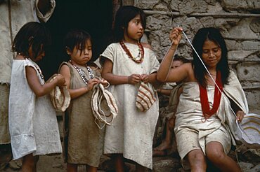 COLOMBIA People Kogi Three young Kogi girls and woman bag making Woman named Maria