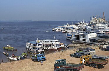 BRAZIL Amazonas Manaus City waterfront on the River Amazon in the dry season. Brasil Brazil