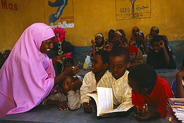 SOMALIA  Baidoa Female teacher and pupils at Dy Ayub Primary School.