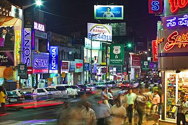 INDIA Karnataka Bangalore Brigade Road at night  retail and entertainment centre for Bangalores well heeled. Karnataka Sub-Continent Asia Travel Tourism Holidays Bangalore Retail Commerce Shopping Neon Busy India Asian Bharat Center Inde Indian Intiya Nite