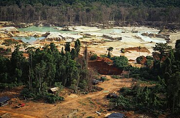 BRAZIL Mato Grosso Peixoto de Azevedo Garimpo  small scale gold mining  on former Panara territory showing deforestation and pollution. Garimpeiro prospectors in informal economy have displaced tribal Panara Indians formerly known as Kreen-Akrore  Krenhakarore  Krenakore  Krenakarore  Amazon American Brasil Brazilian Ecology Entorno Environmental Environment Green Issues Kreen Akore Latin America Latino Scenic South America