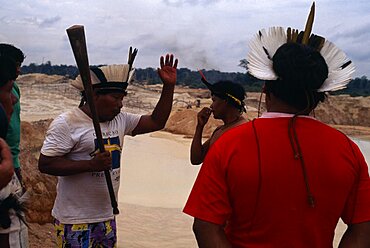 BRAZIL Mato Grosso Peixoto de Azevedo Garimpo  goldmine on former Panara territory.  Headman Aka declaims against actions of garimpeiros resulting in the environmental                     ruin of Panara homelands. Garimpeiro small scale prospector informal displaced people formally known as Kreen-Akrore  Krenhakarore  Krenakore  Krenakarore  Amazon displaced people American Brasil Brazilian Ecology Entorno Environmental Environment Green Issues Kreen Akore Latin America Latino Scenic South America