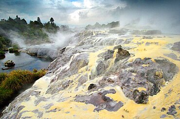 NEW ZEALAND NORTH ISLAND ROTORUA BOILING SULPUROUS POOLS AT WHAKAREWAREWA THERMAL VILLAGE Antipodean Oceania