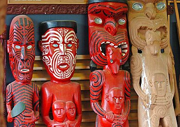 NEW ZEALAND NORTH ISLAND ROTORUA MAORI CARVINGS AT THE NEW ZEALAND MAORI ARTS AND CRAFTS INSTITUTE TE PUIA   Antipodean Oceania