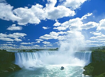 CANADA Ontario Niagara Falls The Horseshoe Falls waterfall and Maid of the Mist