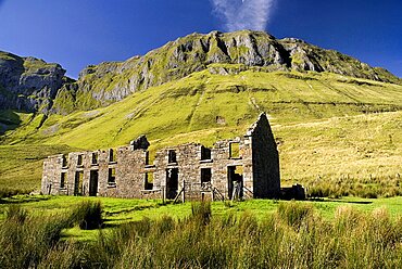 IRELAND, County Sligo, Gleniff, Gleniff Horseshoe, ruin which was formerly a school for miner?s children  Ben Bulben in background