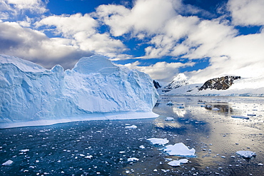 Icebergs, brash ice and mountainous terrain on the Gerlache Strait, Antarctic Peninsula, Antarctica, Polar Regions