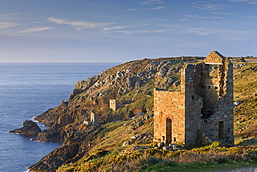 Abandoned Cornish tin mine engine houses on the cliffs at Botallack, UNESCO World Heritage Site, Cornwall, England, United Kingdom, Europe