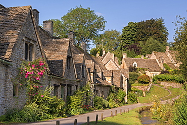 Pretty cottages at Arlington Row in the Cotswolds village of Bibury, Gloucestershire, England, United Kingdom, Europe