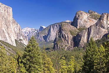 El Capitan rising above Yosemite Valley from Tunnel View, Yosemite National Park, UNESCO World Heritage Site, California, United States of America, North America