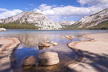 Tenaya Lake in Yosemite National Park, UNESCO World Heritage Site, California, United States of America, North America