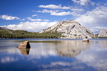 Tenaya Lake in Yosemite National Park, UNESCO World Heritage Site, California, United States of America, North America