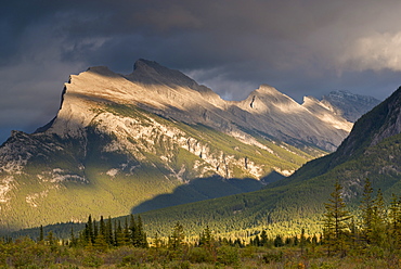 Gorgeous rich evening sunlight bathes the towering Mount Rundle in the Canadian Rockies, Banff National Park, UNESCO World Heritage Site, Alberta, Canada, North America