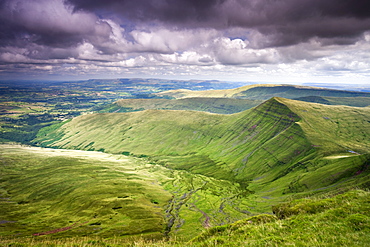 Cribyn viewed from Pen-y-Fan, the highest mountain in the Brecon Beacons National Park, Powys, Wales, United Kingdom, Europe