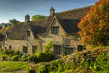 Idyllic cottages in Arlington Row in the pretty Cotswolds village of Bibury, Gloucestershire, England, United Kingdom, Europe