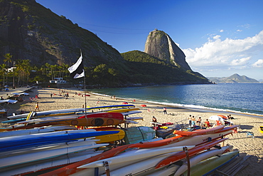 Praia Vermelha with Sugar Loaf Mountain in background, Urca, Rio de Janeiro, Brazil, South America 