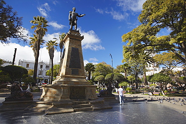 Monument in Plaza 25 de Mayo, Sucre, UNESCO World Heritage Site, Bolivia, South America