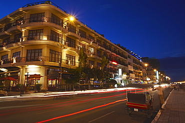 Tuk-tuk outside Amanjaya Hotel at dusk, Sisowath Quay, Phnom Penh, Cambodia, Indochina, Southeast Asia, Asia