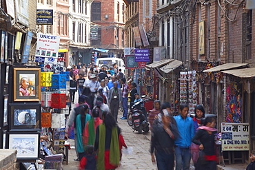 Busy street, Bhaktapur, UNESCO World Heritage Site, Kathmandu Valley, Nepal, Asia