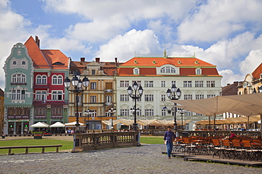 Outdoor cafes in Piata Unirii, Timisoara, Banat, Romania, Europe