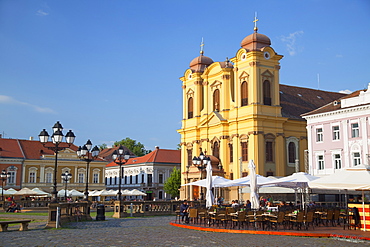 Roman Catholic Cathedral and outdoor cafes in Piata Unirii, Timisoara, Banat, Romania, Europe 