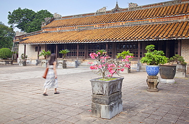 Woman at Hoa Khiem Temple at Tomb of Tu Duc, UNESCO World Heritage Site, Hue, Thua Thien-Hue, Vietnam, Indochina, Southeast Asia, Asia