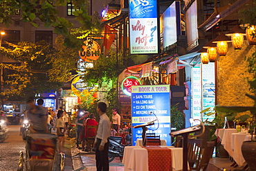 Restaurants and bars along tourist street of Pham Ngu Lao, Hue, Thua Thien-Hue, Vietnam, Indochina, Southeast Asia, Asia