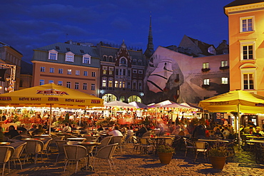 Outdoor cafes in Dome Cathedral Square at dusk, Riga, Latvia, Baltic States, Europe